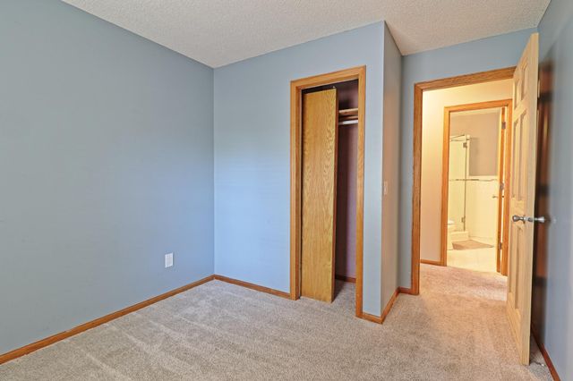 912 Moonlight Drive, Woodbury, MN 55125