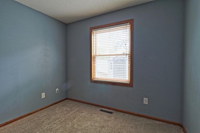 912 Moonlight Drive, Woodbury, MN 55125