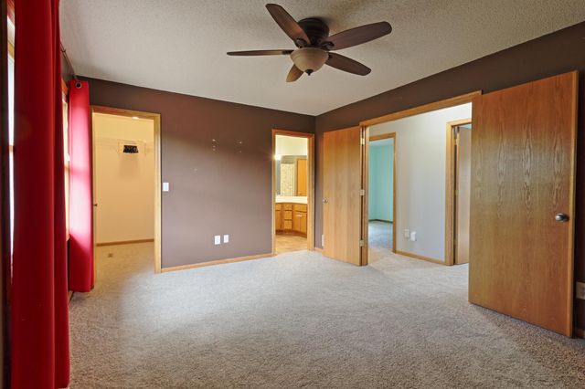 912 Moonlight Drive, Woodbury, MN 55125