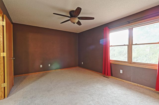 912 Moonlight Drive, Woodbury, MN 55125