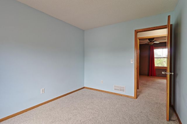 912 Moonlight Drive, Woodbury, MN 55125