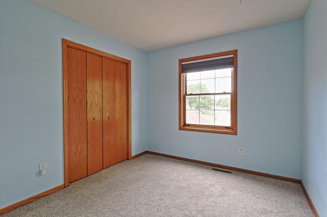 912 Moonlight Drive, Woodbury, MN 55125