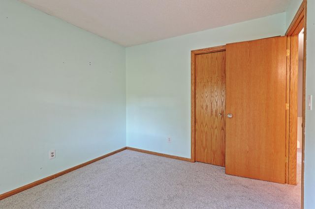 912 Moonlight Drive, Woodbury, MN 55125
