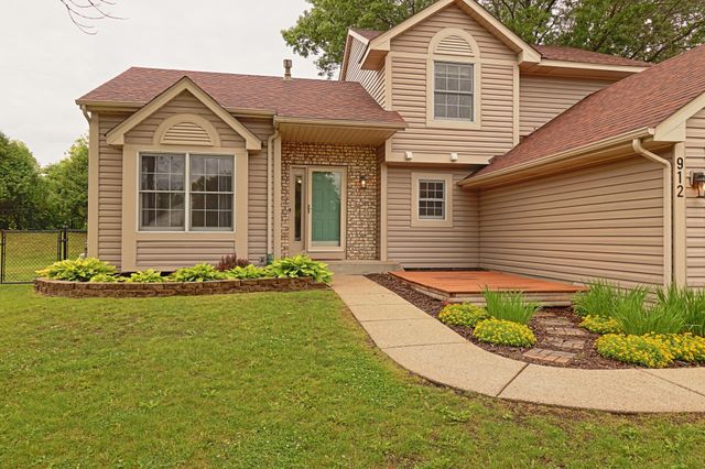 912 Moonlight Drive, Woodbury, MN 55125