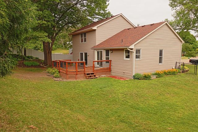 912 Moonlight Drive, Woodbury, MN 55125