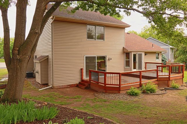 912 Moonlight Drive, Woodbury, MN 55125