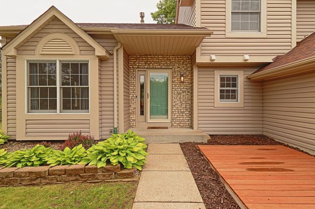 912 Moonlight Drive, Woodbury, MN 55125