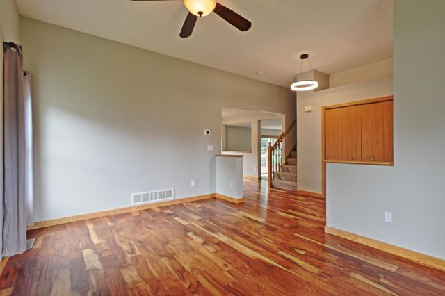 912 Moonlight Drive, Woodbury, MN 55125