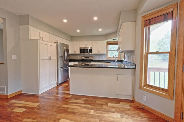 912 Moonlight Drive, Woodbury, MN 55125