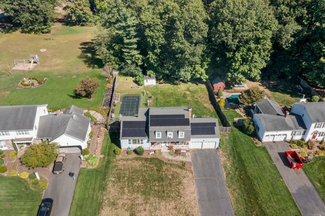 114 Harvest Lane, East Hartford, CT 06118