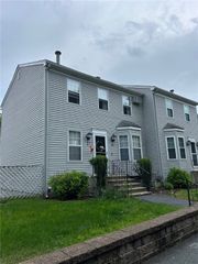 565 Quaker Lane 101, West Warwick, RI 02893