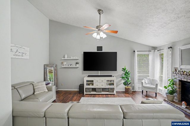 2184 Rock Ledge Dr NE, Keizer, OR 97303