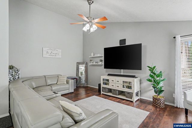 2184 Rock Ledge Dr NE, Keizer, OR 97303