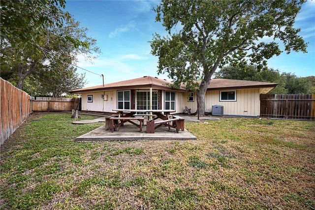 1123 Orion Dr, Portland, TX 78374