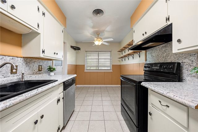 1123 Orion Dr, Portland, TX 78374