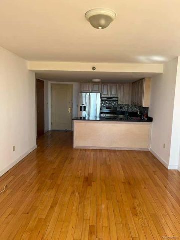 13338 Sanford Avenue 15E, Flushing, NY 11355