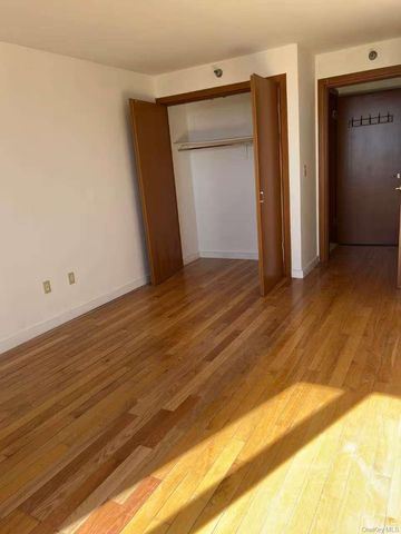 13338 Sanford Avenue 15E, Flushing, NY 11355