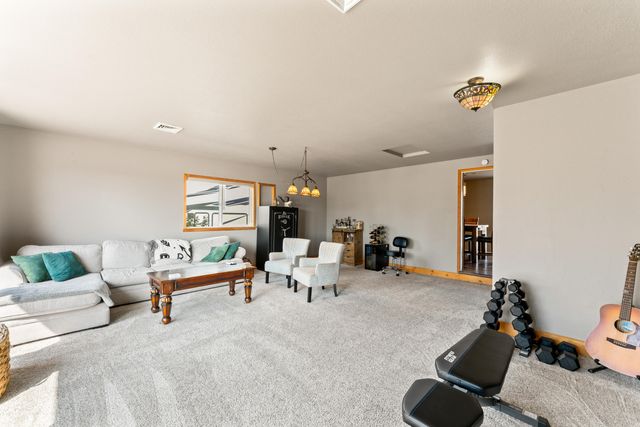 1923 NE Upas Avenue, Redmond, OR 97756