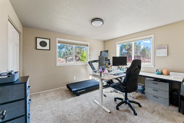 1923 NE Upas Avenue, Redmond, OR 97756