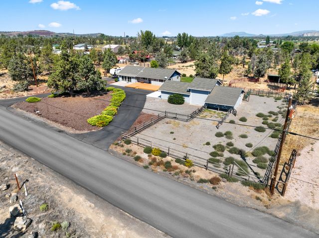 1923 NE Upas Avenue, Redmond, OR 97756