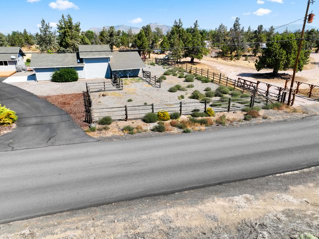 1923 NE Upas Avenue, Redmond, OR 97756