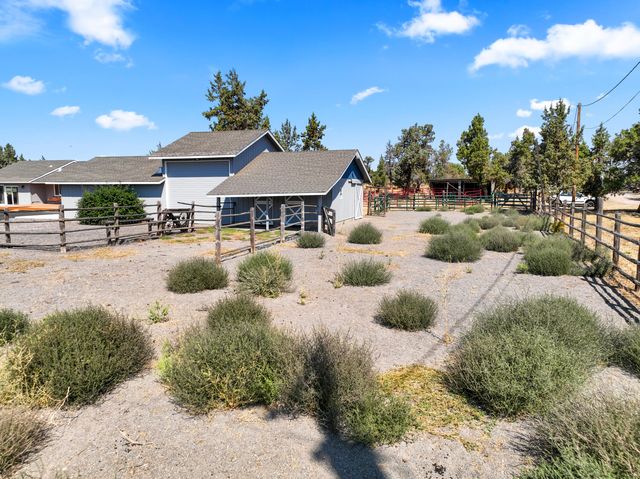 1923 NE Upas Avenue, Redmond, OR 97756