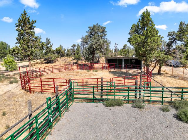 1923 NE Upas Avenue, Redmond, OR 97756