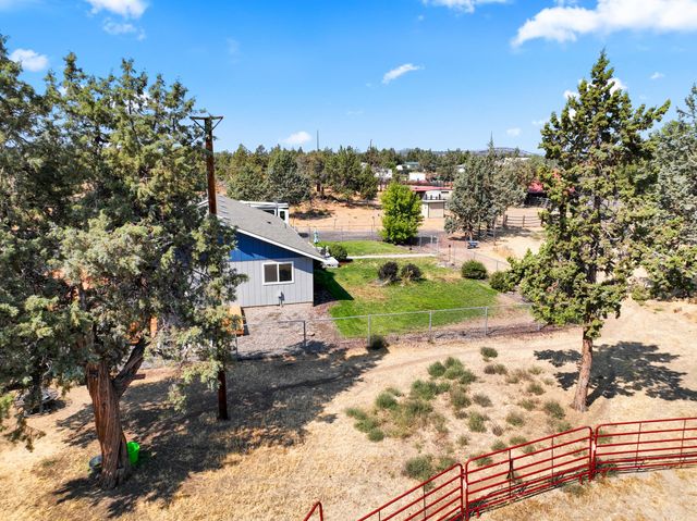 1923 NE Upas Avenue, Redmond, OR 97756