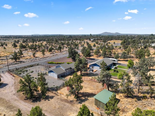 1923 NE Upas Avenue, Redmond, OR 97756