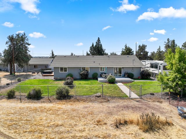 1923 NE Upas Avenue, Redmond, OR 97756