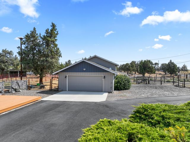 1923 NE Upas Avenue, Redmond, OR 97756