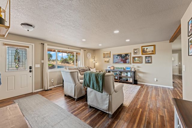 1923 NE Upas Avenue, Redmond, OR 97756