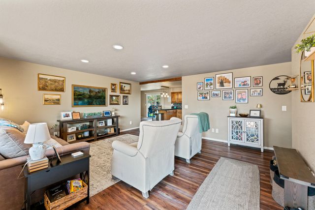 1923 NE Upas Avenue, Redmond, OR 97756