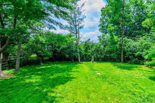 3274 Aqueduct Drive, Lexington, KY 40517