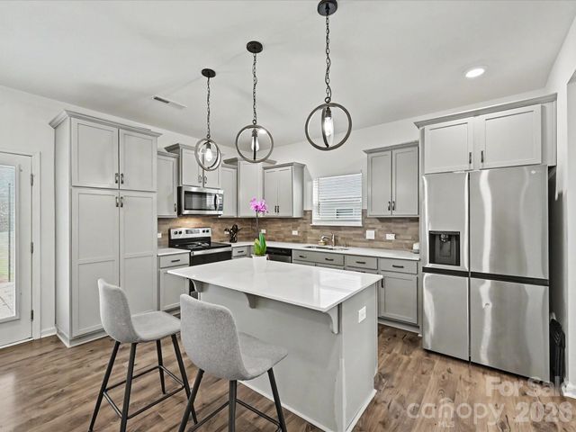 5125 Arbordale Way, Mount Holly, NC 28120