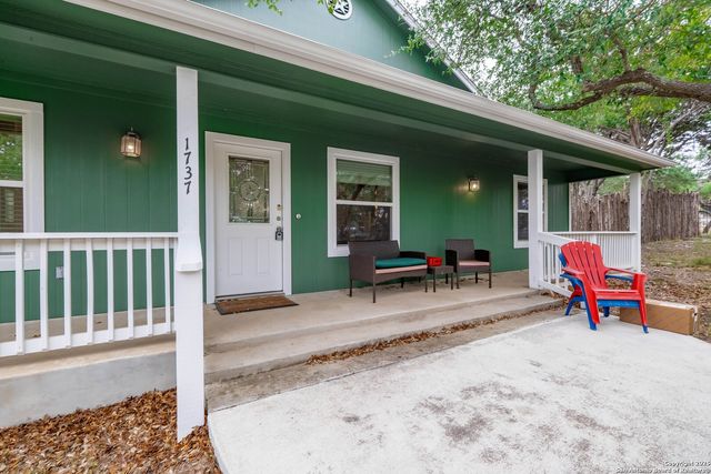 1737 Scenic View Dr, Canyon Lake, TX 78133