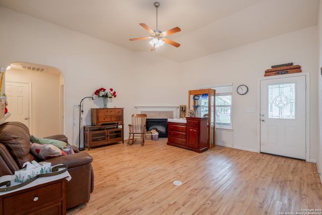 1737 Scenic View Dr, Canyon Lake, TX 78133