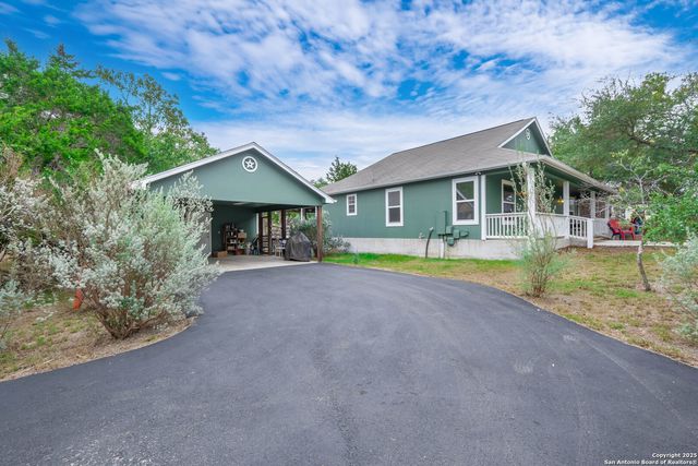 1737 Scenic View Dr, Canyon Lake, TX 78133