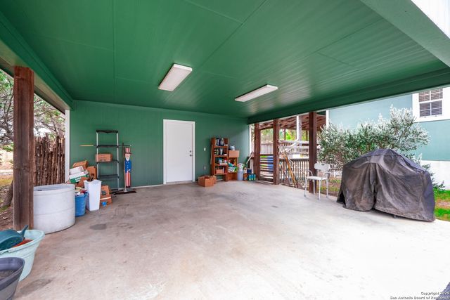 1737 Scenic View Dr, Canyon Lake, TX 78133