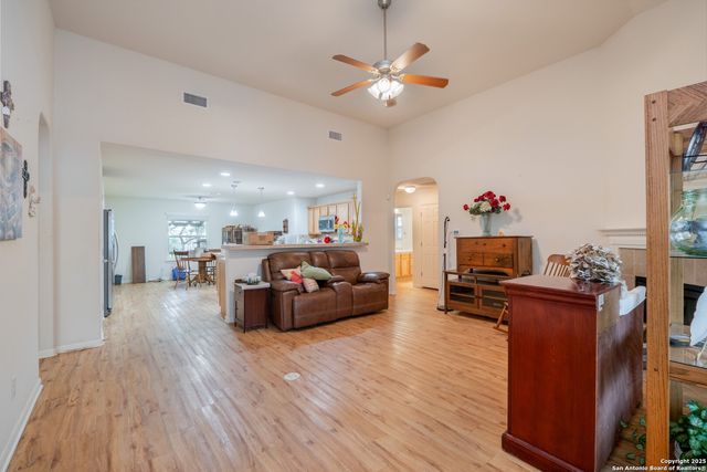 1737 Scenic View Dr, Canyon Lake, TX 78133