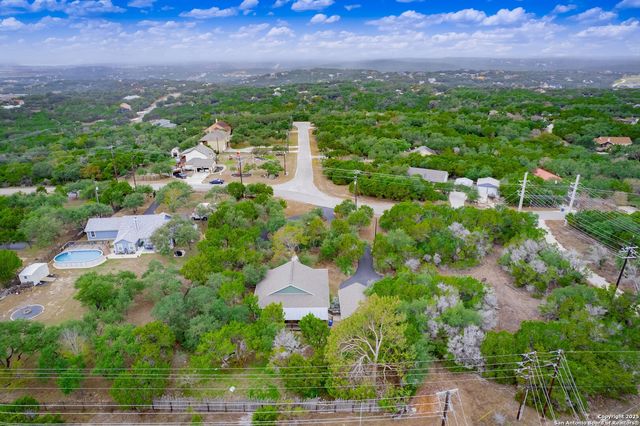 1737 Scenic View Dr, Canyon Lake, TX 78133