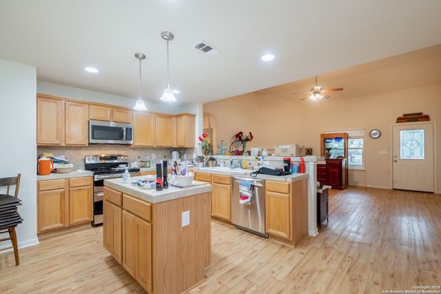 1737 Scenic View Dr, Canyon Lake, TX 78133