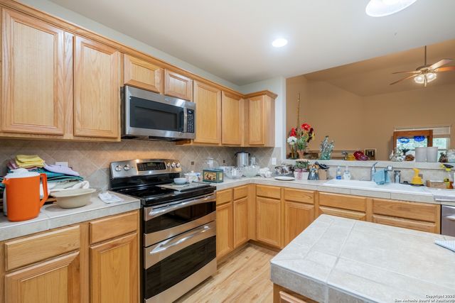 1737 Scenic View Dr, Canyon Lake, TX 78133