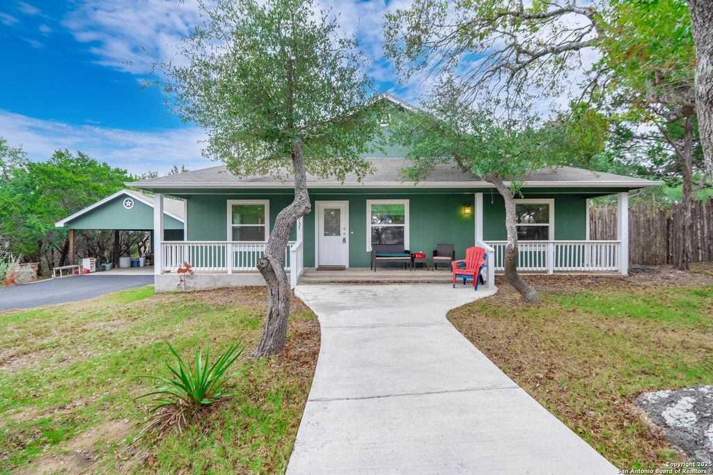 1737 Scenic View Dr, Canyon Lake, TX 78133