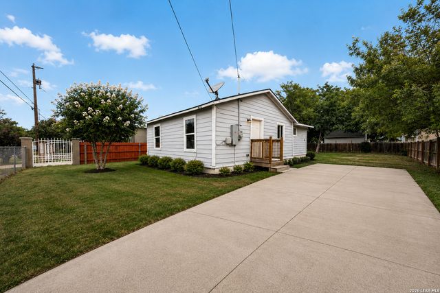 215 Prosperity Dr, San Antonio, TX 78237