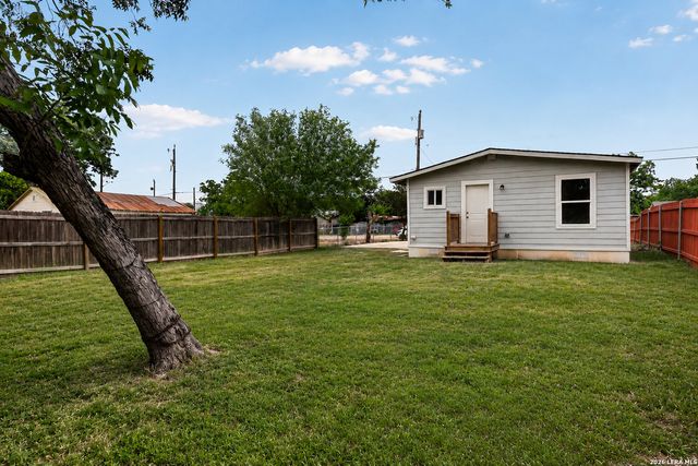 215 Prosperity Dr, San Antonio, TX 78237