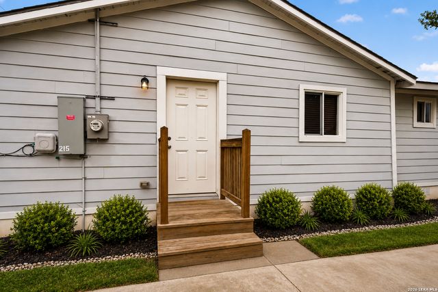 215 Prosperity Dr, San Antonio, TX 78237
