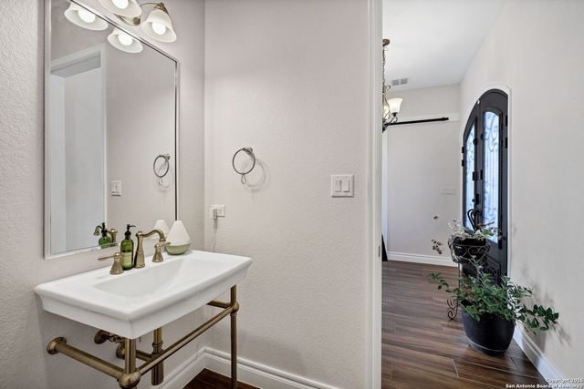 103 William Tobin, Blanco, TX 78606