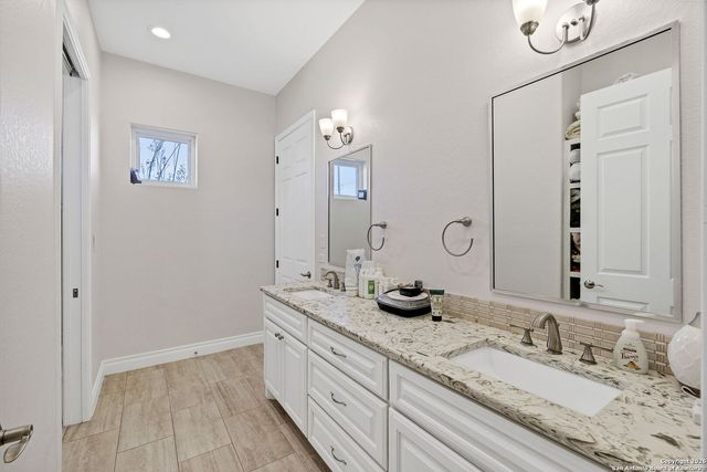 103 William Tobin, Blanco, TX 78606