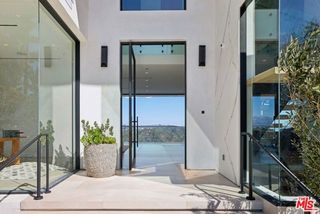 2180 Stradella Road, Los Angeles, CA 90077